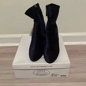 Steve Madden blue velvet ankle boot